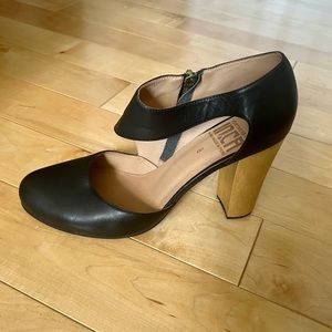Fortress of Inca Cutout Heels 8 NWOT